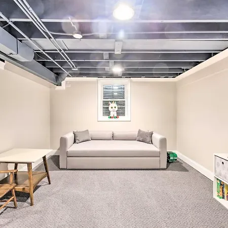 Home With Office And Yard 25 Mi To Downtown Chicago!